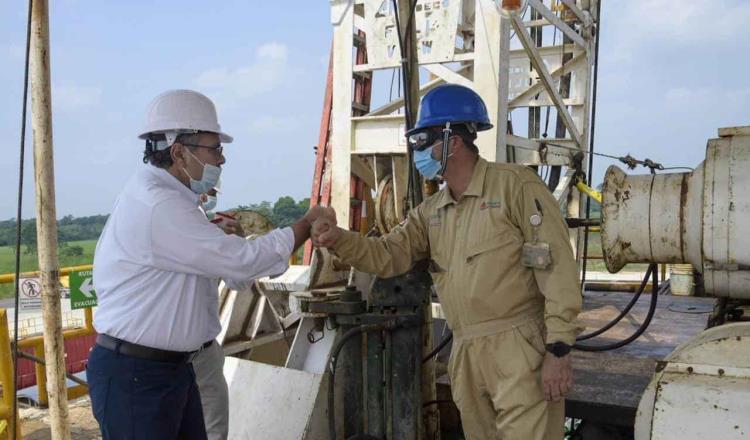Realiza Octavio Romero visita a pozos petroleros de Cunduacán