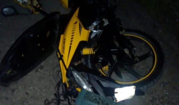 Muere estudiante tras impactar su moto contra un auto en carretera a Macuspana