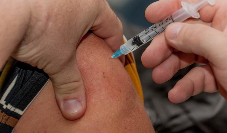 Garantiza gobierno del estado aplicación de la vacuna contra influenza, ante denuncias de escasez