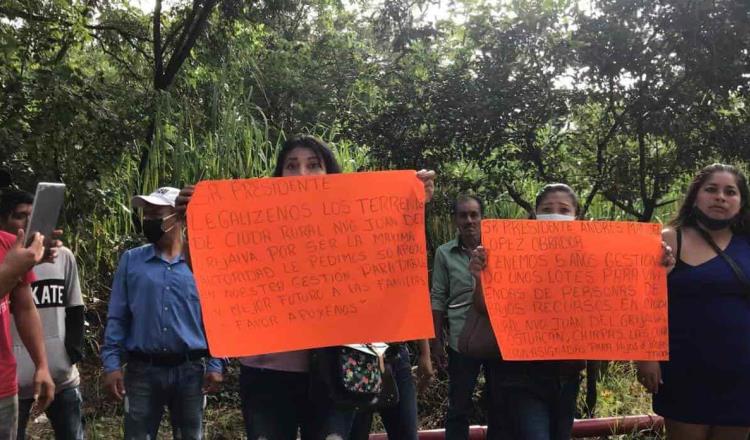 Se manifiestan habitantes de Ostuacán, Chiapas; piden mejoras en su municipio a AMLO 