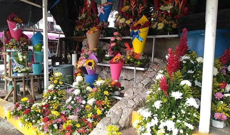 Piden comerciantes del mercado de las flores operativos para que se abran panteones en Día de Muertos