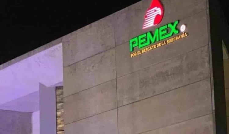 Despide Pemex a funcionario que fue captado comiendo con Romero Deschamps