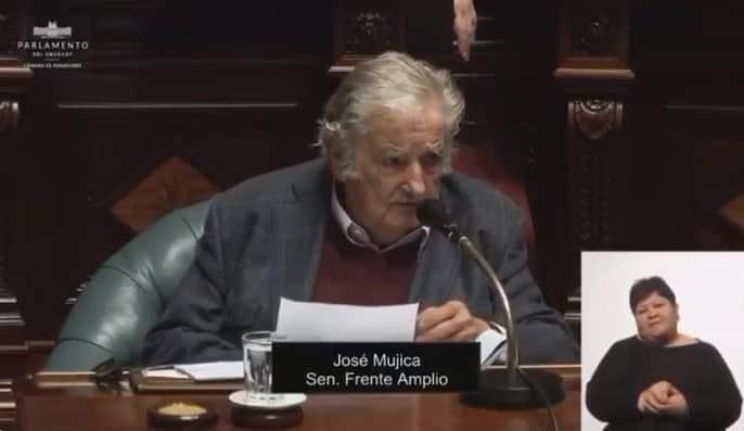 Renuncian al Senado los expresidentes de Uruguay José Mujica y Julio María Sanguinetti