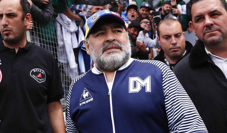 Ponen en aislamiento preventivo a Maradona por posible contagio