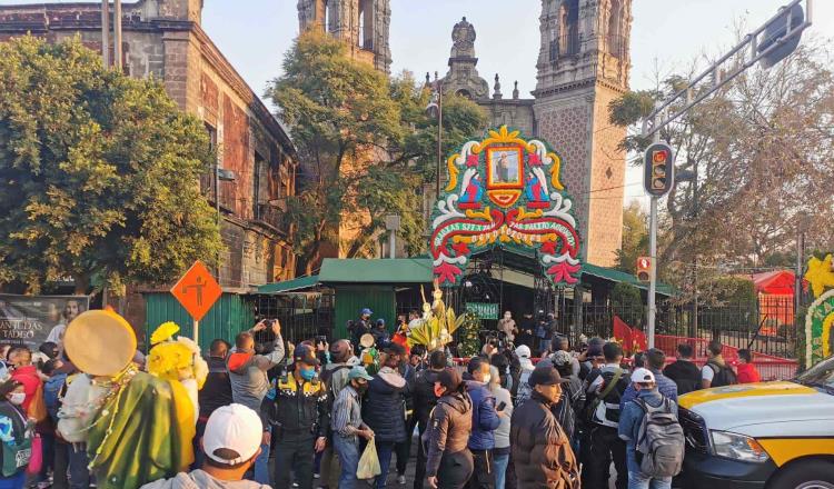 Pese a la pandemia cientos de devotos de San Judas Tadeo acuden al templo de San Hipólito en la