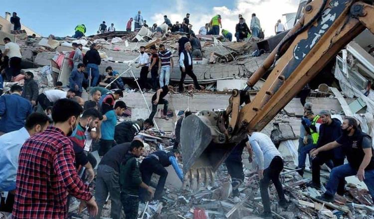 Suman 60 muertos por terremoto en Turquía 
