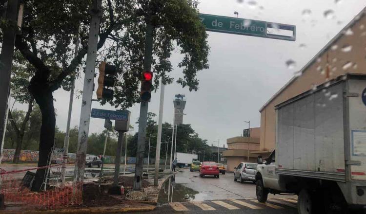 Repara PEC siete semáforos que sufrieron daños por lluvias