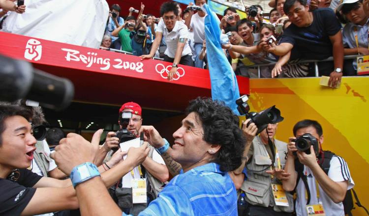 Maradona permanecerá hospitalizado por “confusión”