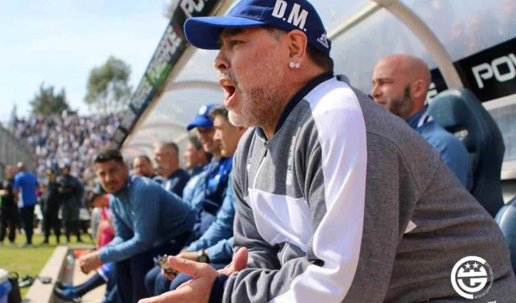 Atender a Maradona es una tarea “muy difícil”: médicos