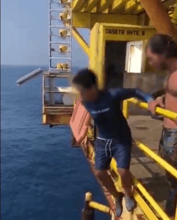 Joven se lanza desde plataforma en Campeche; Pemex inicia investigación