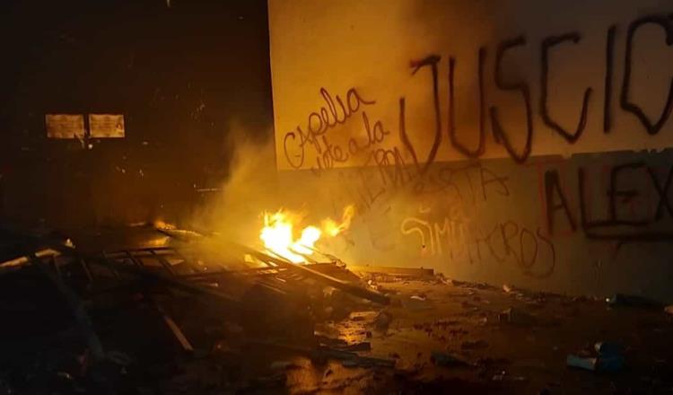Manifestantes prenden fuego a la FGE de Quintana Roo… piden justicia por Alexis