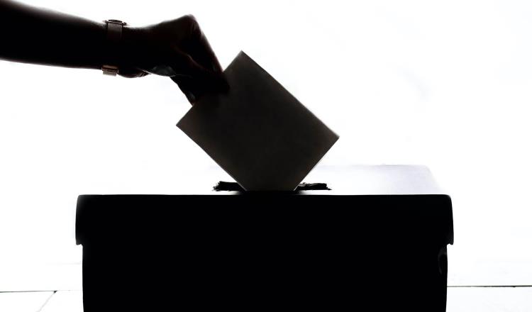 Autoridades electorales de EU aseguran que no hay evidencia de alteración de votos