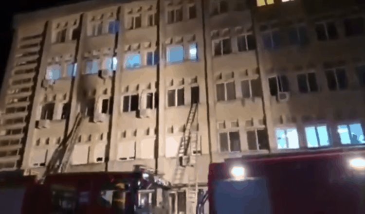 Mueren 10 personas tras incendio de hospital para el tratamiento del COVID-19 en Rumania