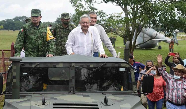 ‘Me he mojado siempre’, responde Obrador a críticas por no recorrer zonas inundadas 