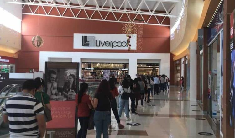 Villahermosinos hacen largas filas para ingresar a centros comerciales por “El Buen Fin”