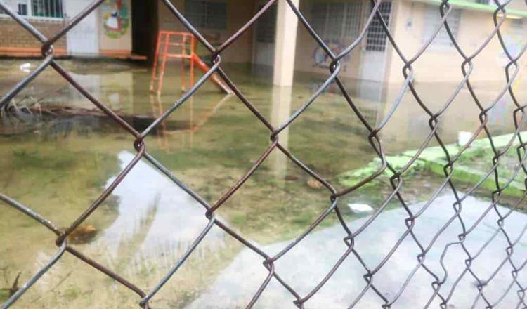 Suman 387 escuelas con daños por inundaciones; 203 son refugios: SETAB