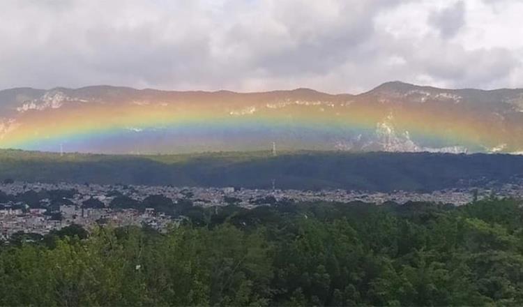 Cielo de Tuxtla Gutiérrez se engalana con arcoíris a las faldas del cerro del Cañón del Sumidero