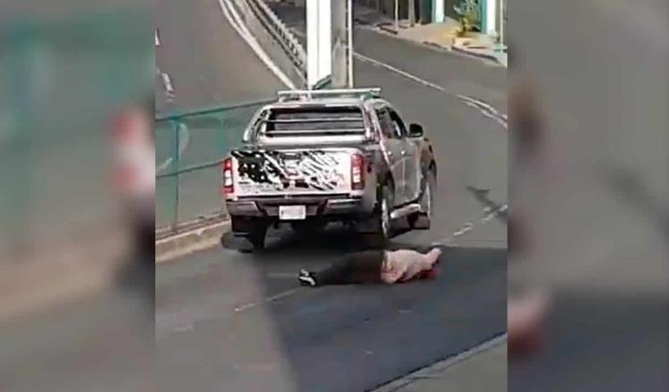 Automovilista choca y después atropella a mujer para no pagar daños en CDMX