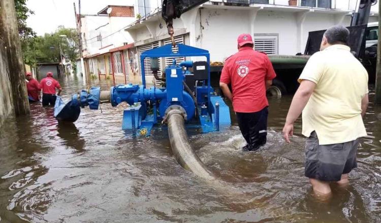 Anuncia gobernador que se reforzará bombeo en colonias de Centro y Macuspana