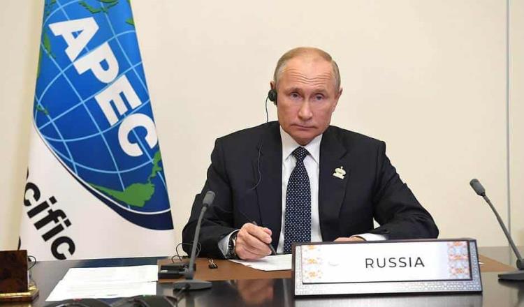 Ordena Putin comenzar vacunación gratuita en Rusia, tras confirmarse eficacia de la Sputnik V 