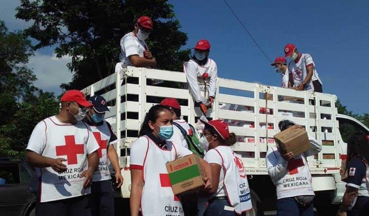 Distribuye Cruz Roja ayuda humanitaria en Comalcalco