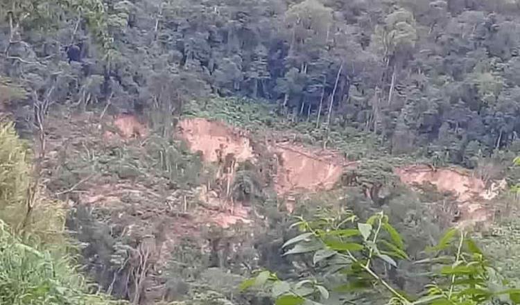 Desgajamiento de cerro pone en riesgo a familias de Chilón Chiapas; piden desalojar viviendas
