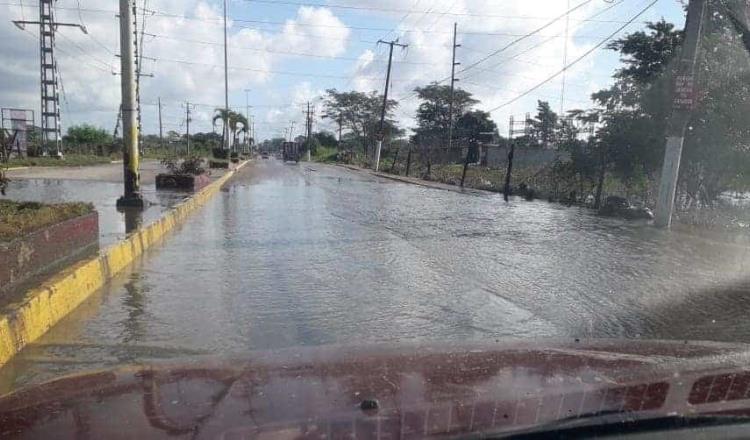 Desborda río Puxcatán sobre la entrada principal de Macuspana, reporta Protección Civil Municipal