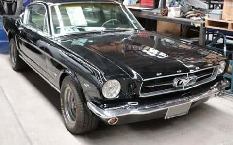 En subasta, INDEP remata Ford Mustang 1965 en 930 mil pesos