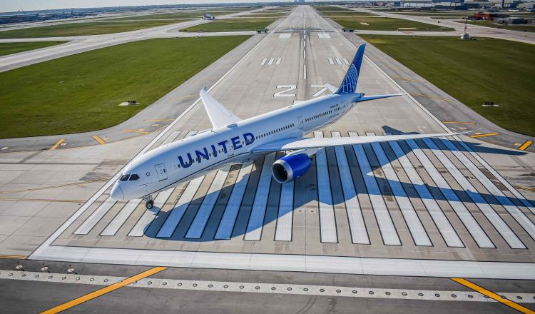 United Airlines realiza vuelos chárter con vacunas contra COVID-19 entre Estados Unidos y Bélgica