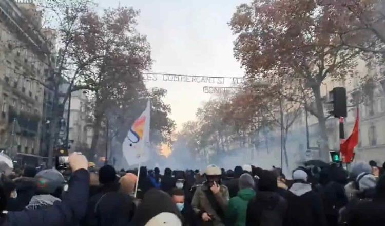 Miles protestan en Francia contra la ley de seguridad de Emmanuel Macron
