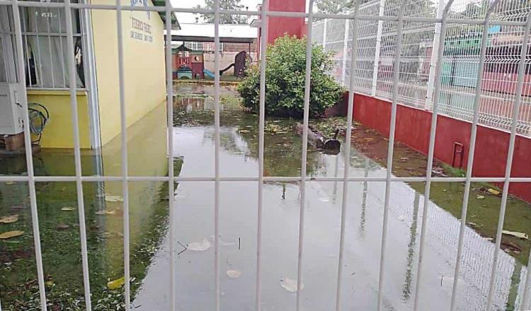 Suman 511 escuelas y espacios administrativos dañados en Tabasco por las inundaciones: SETAB