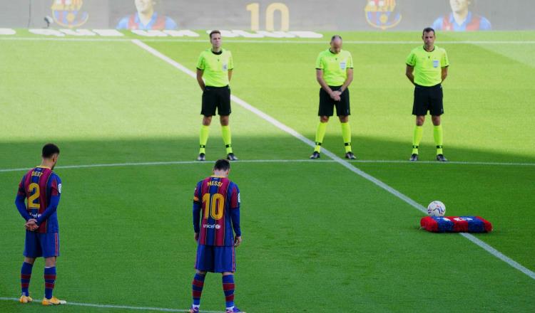 Messi, amonestado y con multa por portar jersey de Maradona