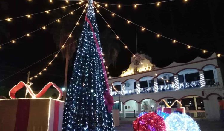 Ayuntamientos de Los Ríos colocan adornos navideños, mientras que Tacotalpa lo suspende, por COVID e inundaciones