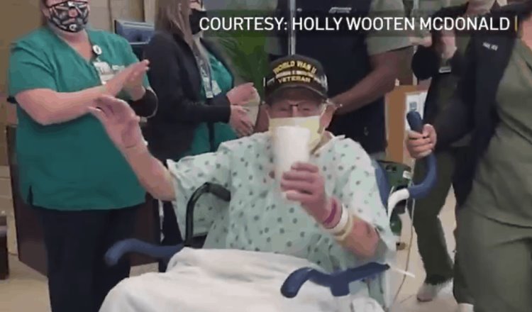 Se recupera de Covid veterano de la Segunda Guerra Mundial y celebra sus 104 años