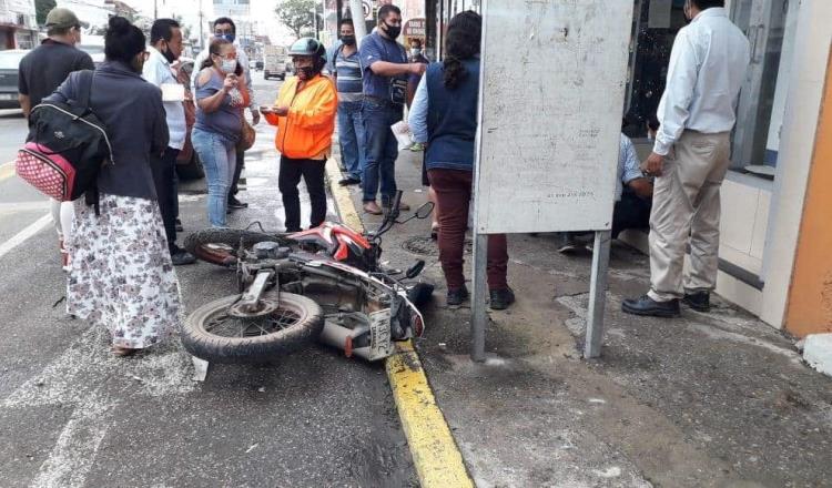 Atropellan a motociclista en la avenida Méndez de Villahermosa; el responsable intentó fugarse
