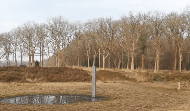 En la reserva natural de Kiekenberg Holanda, aparece el cuarto monolito de metal 