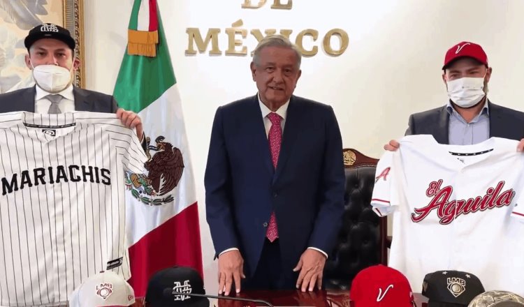 AMLO anuncia dos nuevos equipos de béisbol y mega proyecto deportivo en Lago de Texcoco