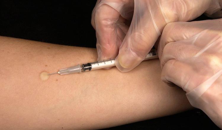 La vacunación contra el Covid-19 podría trasladarse a los centros de trabajo: Salud
