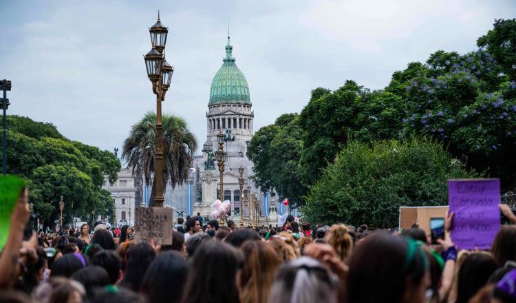 Diputados aprueban legalización del aborto en Argentina