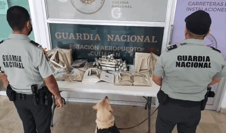 Aseguran 4.4 kilos de marihuana ocultos en libros huecos en el aeropuerto internacional de Sinaloa