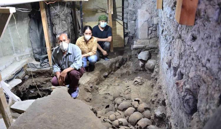 Arqueólogos encuentran fachada de torre de cráneos en Tenochtitlan