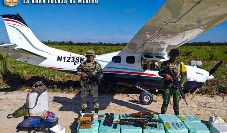 Asegura Ejército avioneta con 350 kg de cocaína en Ciudad del Carmen