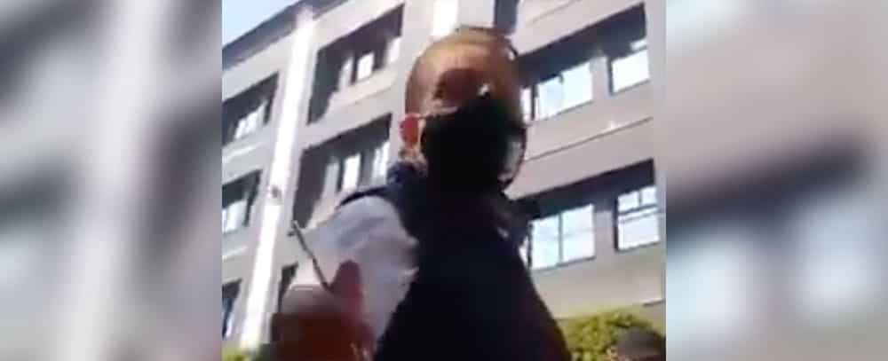 Mujer es golpeada y amenazada por la líder de un tianguis al no pagar la cuota