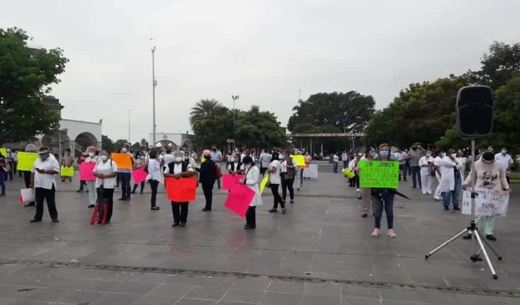 Protesta SITSSAET en Palacio de Gobierno. Exigen devolución de impuesto retirado al aguinaldo