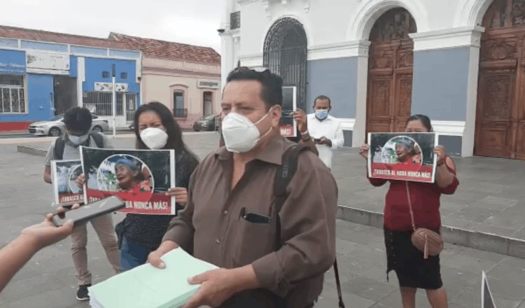 Habitantes de Gaviotas entregan firmas en Palacio de Gobierno para que les garanticen que no se volverán a inundar