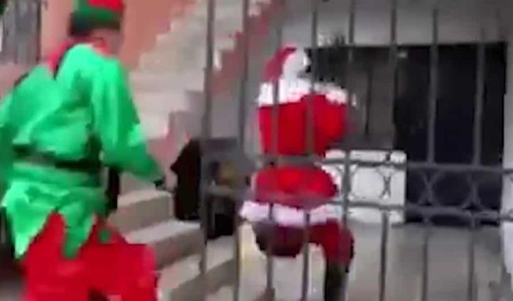 Santa Claus participa en una redada antidrogas en Perú
