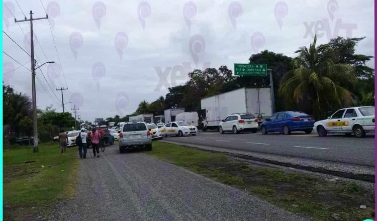 Pobladores bloquean carretera Villahermosa-Frontera; acusan que no fueron “censados”