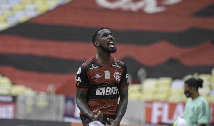 Suspenden a futbolista por comentarios racistas en Brasil