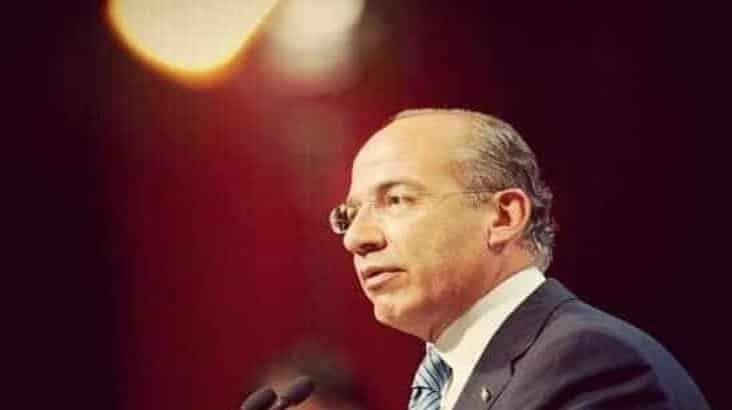 Felicita Felipe Calderón a sus seguidores de Twitter por Navidad