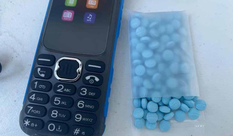 Aseguran pastillas de Fentanilo ocultas al interior de un celular, en Baja California